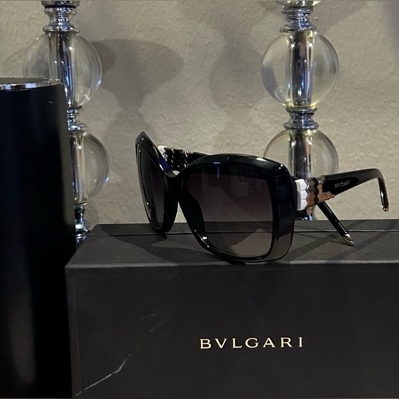 BVLGARI Accessories - BVLGARI BLACK 8133 SUNGLASSES GOLD DETAILS-PRE-LOVED/GOOD CONDITION!😎